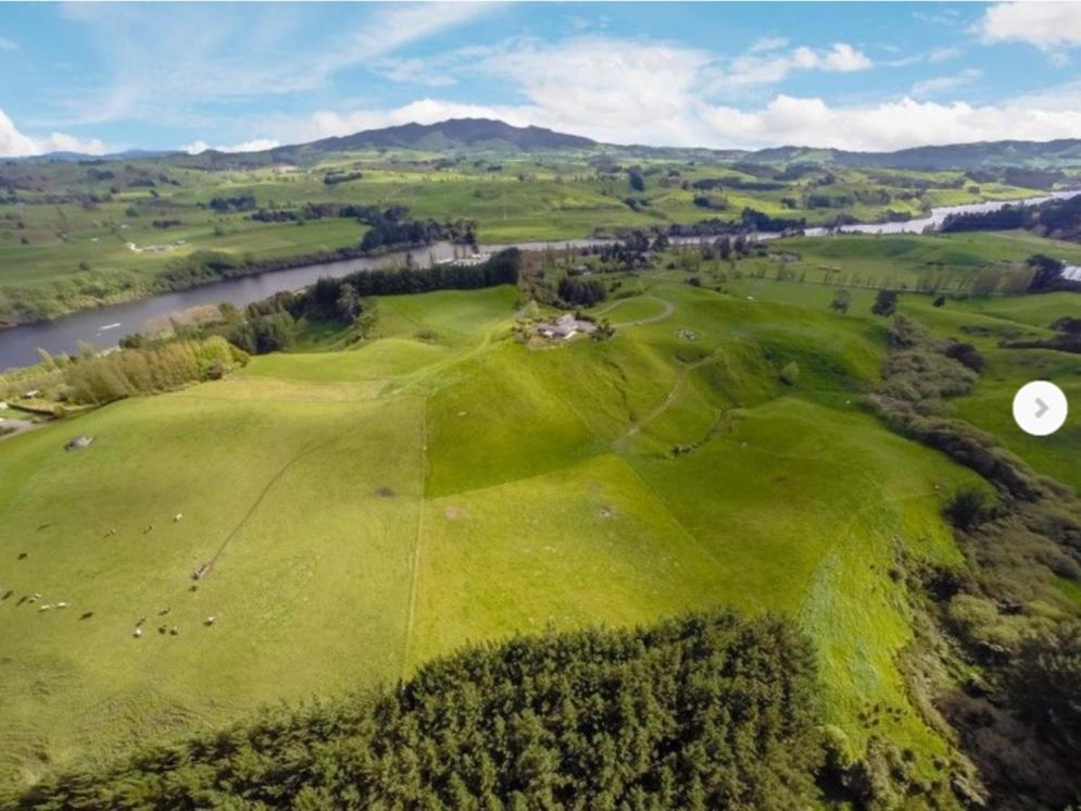 Above The River Karapiro Bed & Breakfast Eksteriør bilde
