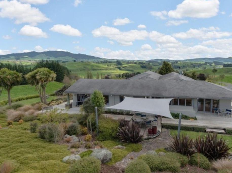 Above The River Karapiro Bed & Breakfast Eksteriør bilde