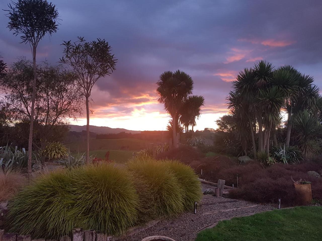 Above The River Karapiro Bed & Breakfast Eksteriør bilde