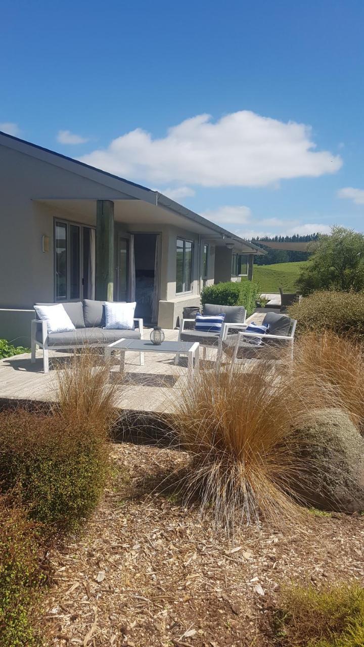 Above The River Karapiro Bed & Breakfast Eksteriør bilde